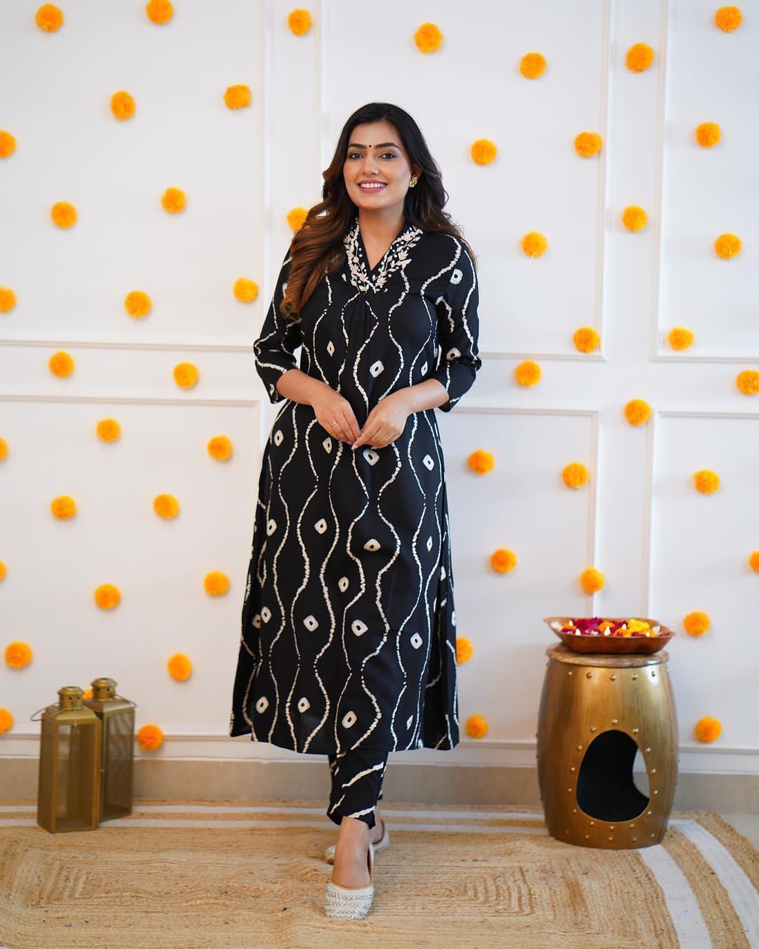 BLACK HANDWORK STRAIGHT KURTA WITH PANT