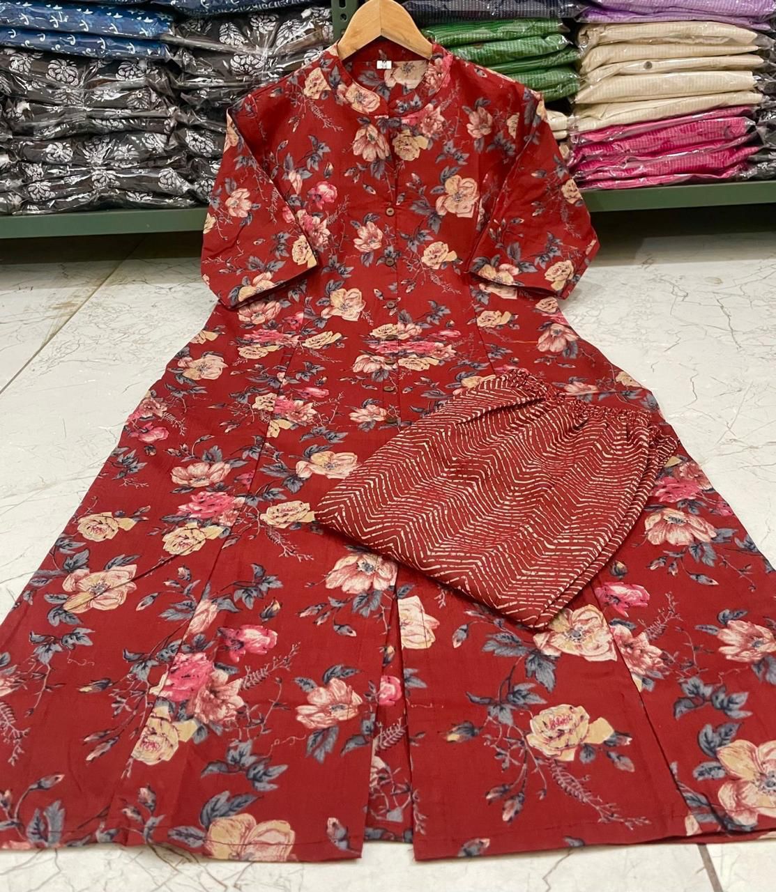 Trendy Floral Pattern Kurta Set