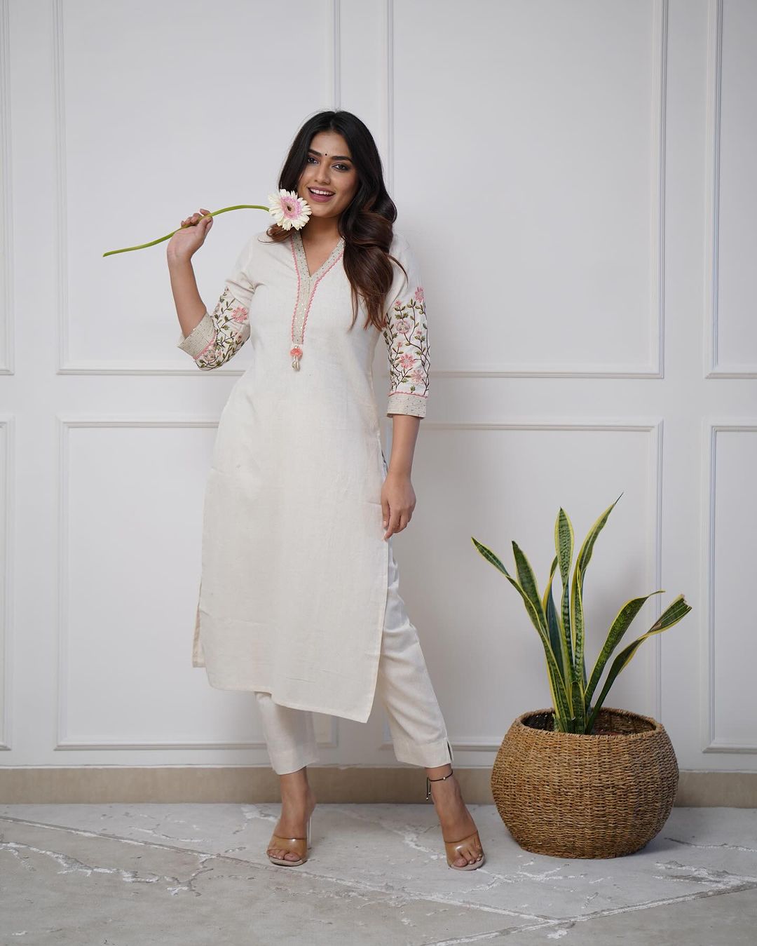 Women Cotton KS White Kurta Pant Set