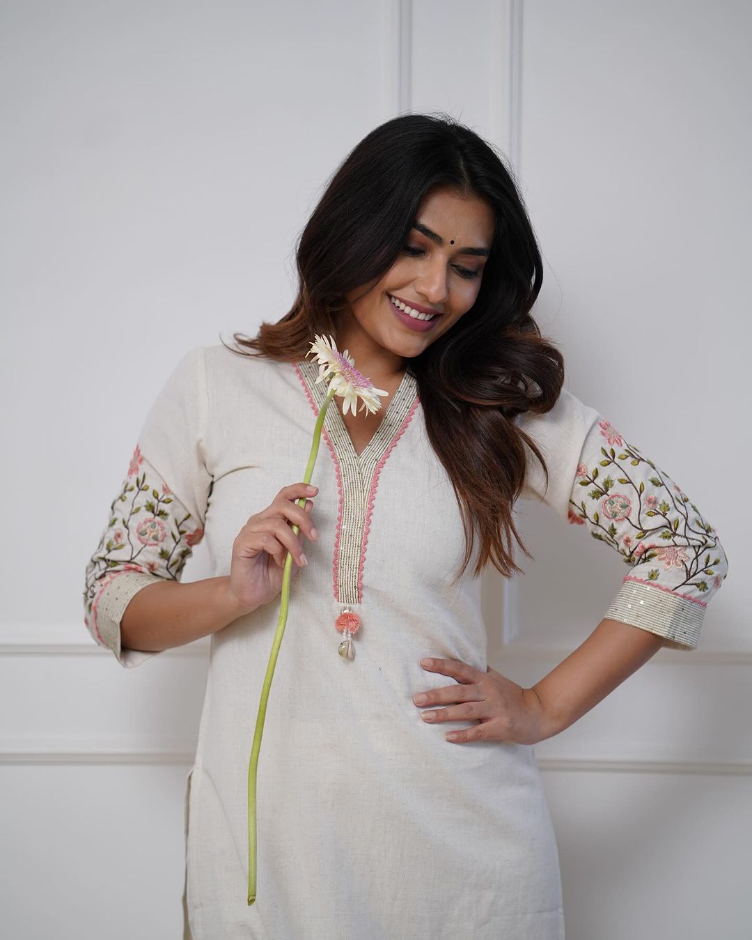 Women Cotton KS White Kurta Pant Set