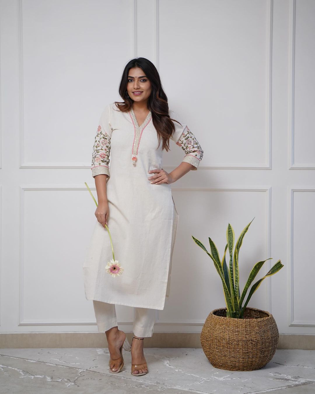 Women Cotton KS White Kurta Pant Set