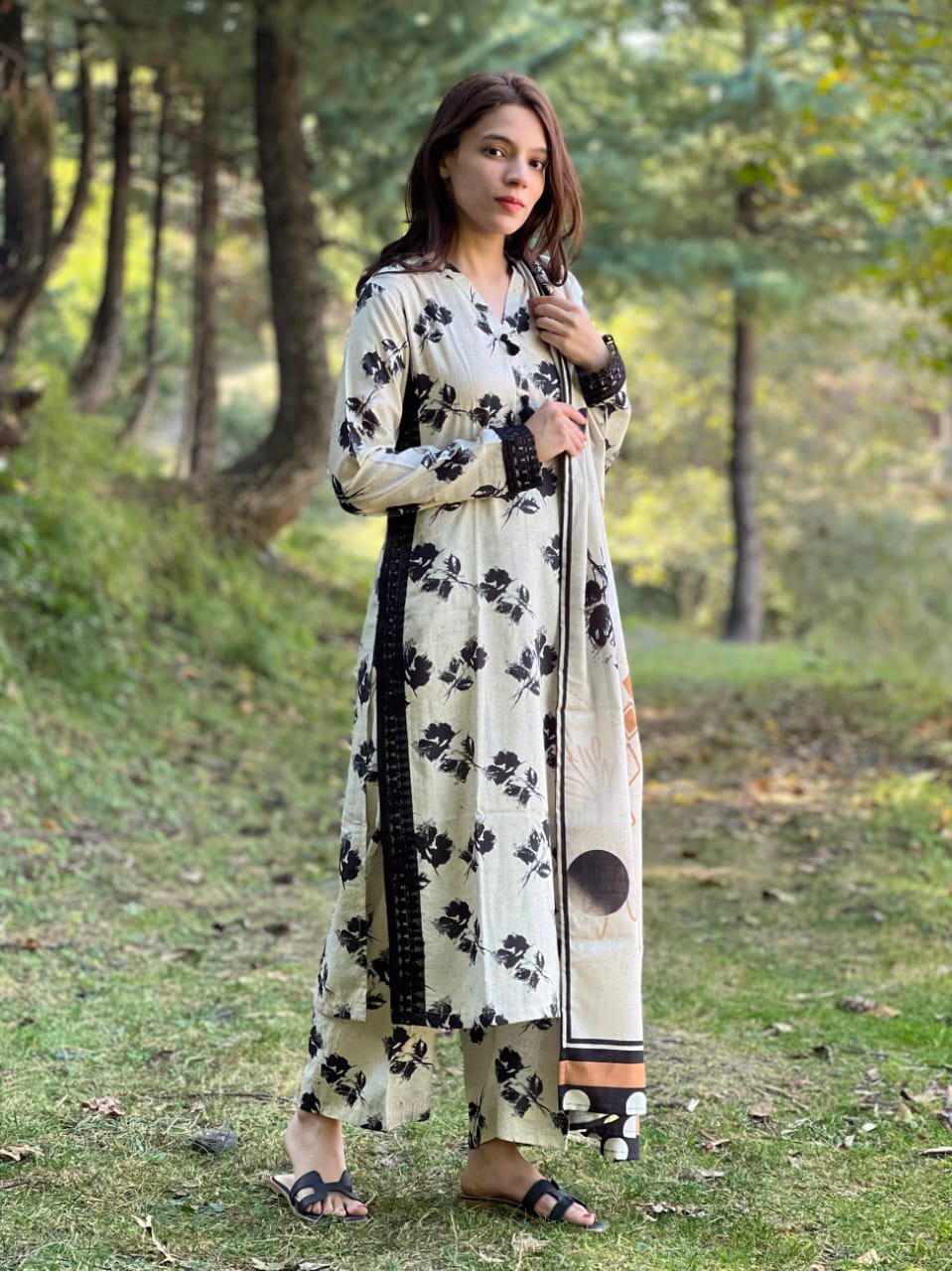 Premdhaga-Beige-Black-Dupatta-Set