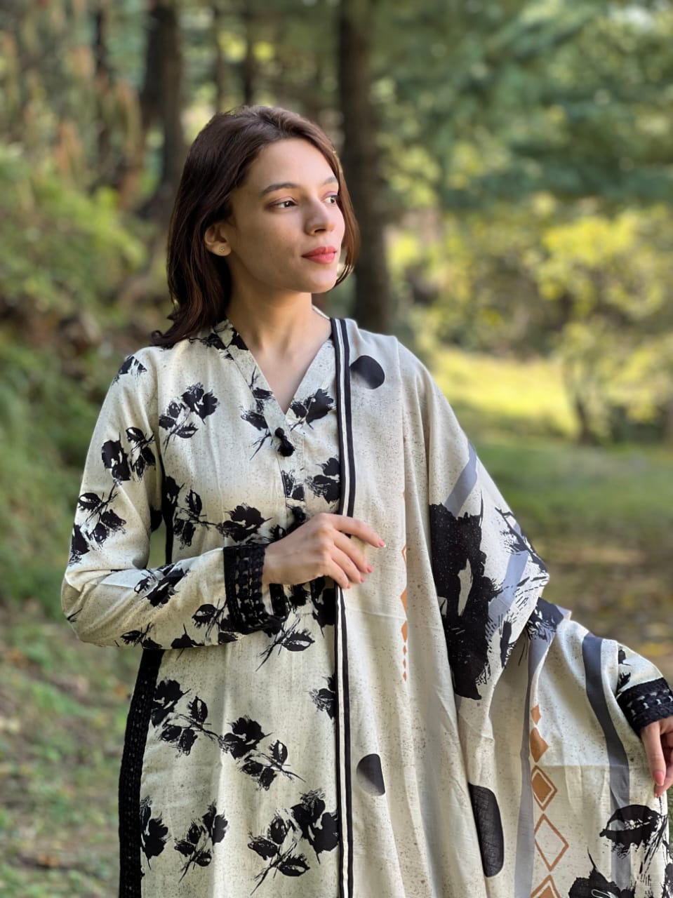 Premdhaga-Beige-Black-Dupatta-Set