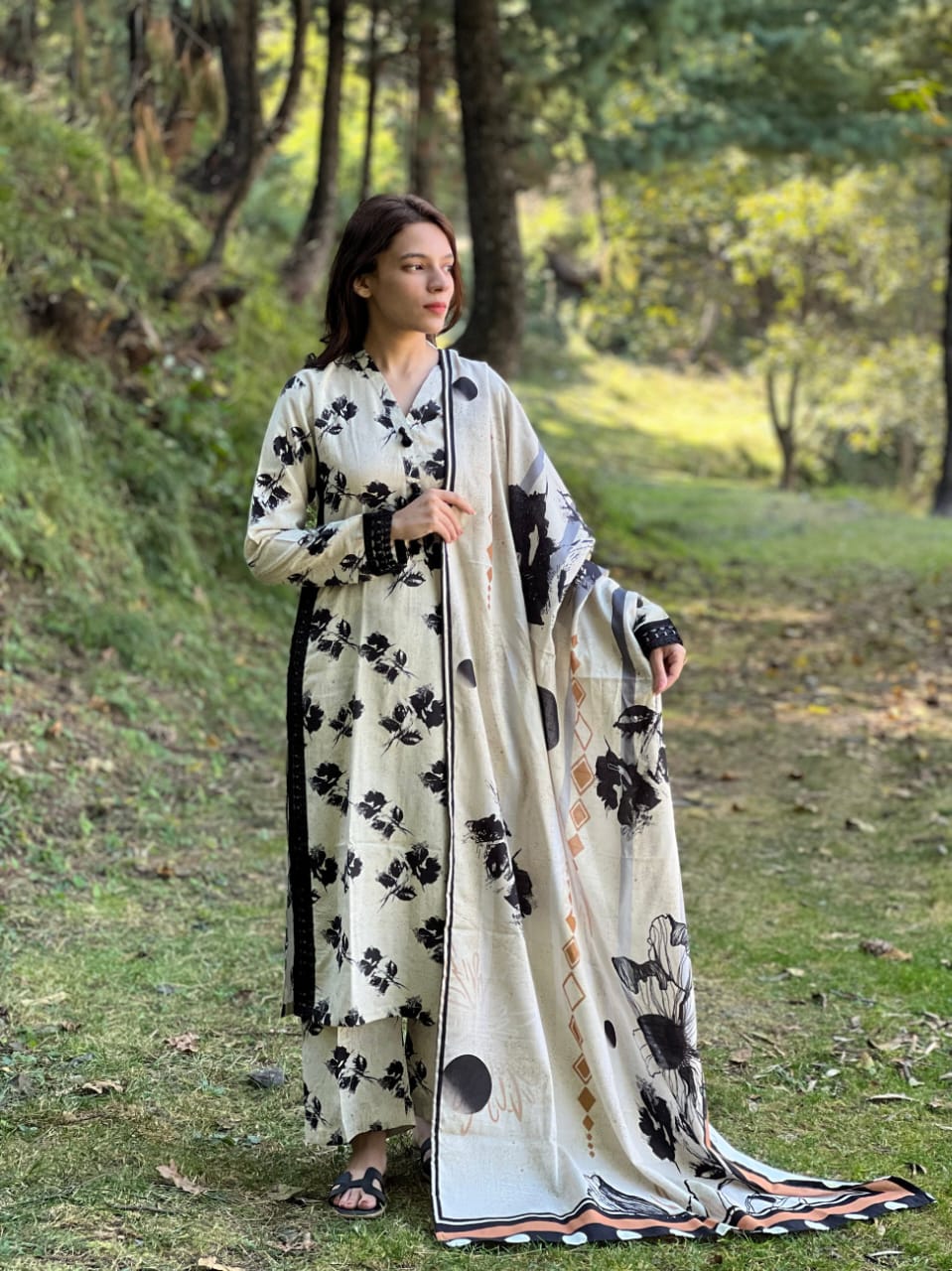 Premdhaga-Beige-Black-Dupatta-Set