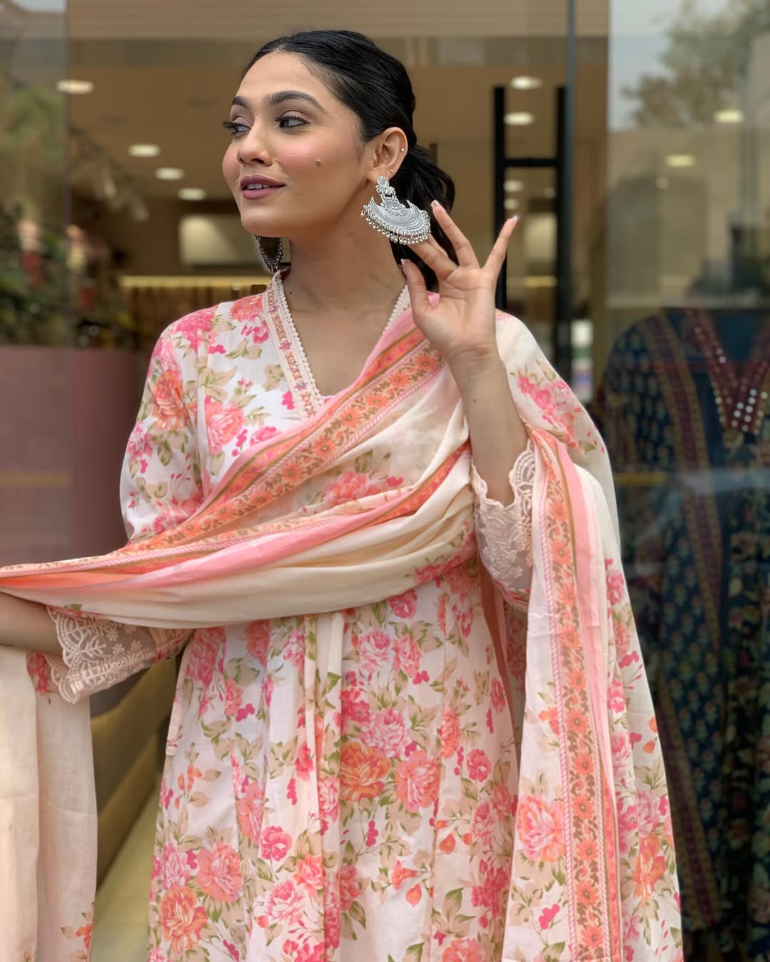 Premdhaga-Peach/White-Dupatta Set